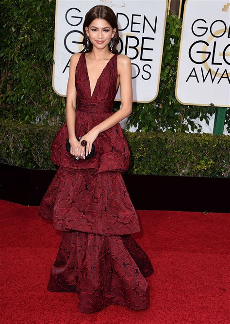 How Zendaya Shortened Her Golden Globes Dress Zendaya Golden Globes