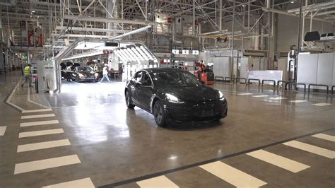 Globalink Teslas Shanghai Factory Resumes Production Xinhua Line