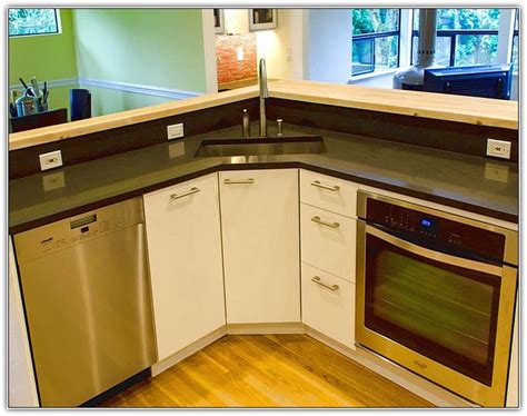We created this types of kitchen cabinets 101 guide to make it easy for you to choose from many styles, materials, and other options. Corner Kitchen Cabinet Base | Home Design Ideas | Corner ...