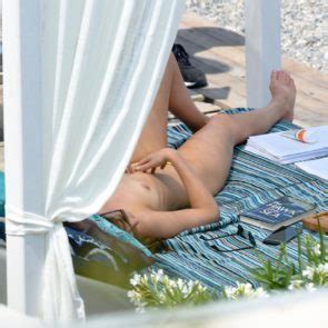 Dakota Johnson Topless Paparazzi Photos Jamie Dornan Is Covering Her Nude Tits Scandal Planet