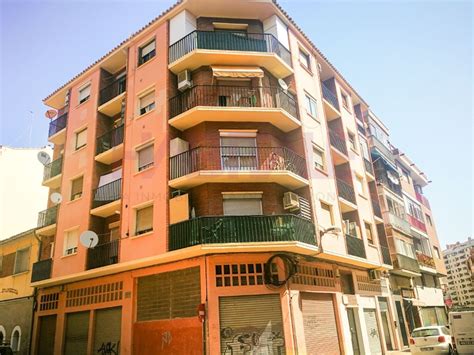 Fantástico piso situado en pleno centro, en la mejor zona de zaragoza, de 88 metros útiles distribuidos en 3 habitaciones, baño, cocina grande, amplio salón de 34 metros cuadrados y un. Venta de piso en Delicias (Zaragoza), Delicias| tucasa.com