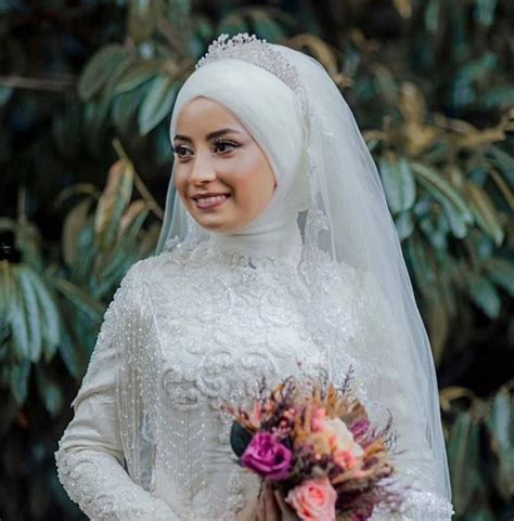 1.2 en çok beğeni alan tesettür gelinlik modelleri. Tesettürlü Bayanlar İçin Gelin Başı Modelleri | Nisanur ...