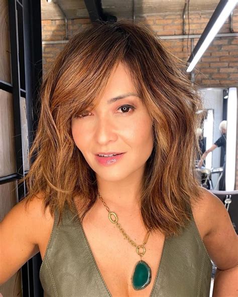 27 Perfect Medium Hairstyles For Square Faces In 2021 Choppy Bob