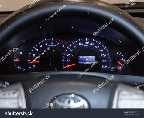 329 Toyota Camry Speedometer Immagini Foto Stock E Grafica Vettoriale