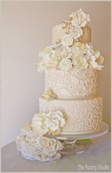 Gold Wedding White And Gold Wedding Cakes 2188048 Weddbook