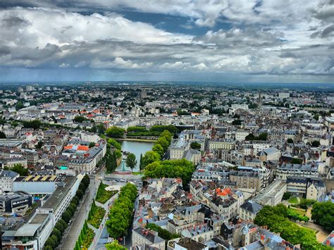 Nantes fue identificado durante la antigüedad clásica como un puerto del loira. Nantes - Town in France - Sightseeing and Landmarks ...