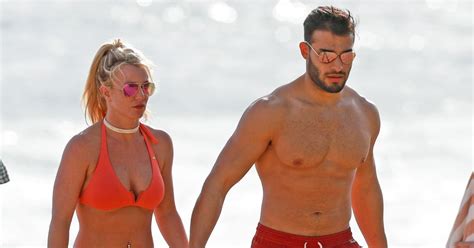 Who is britney spears dating right now? Britney Spears and Boyfriend in Hawaii Pictures January ...