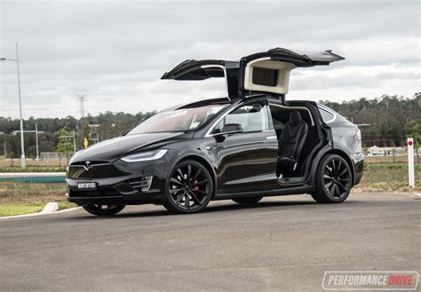 Butterfly Doors Tesla And The Falcon Wing Doors On The Telsa Model X Can