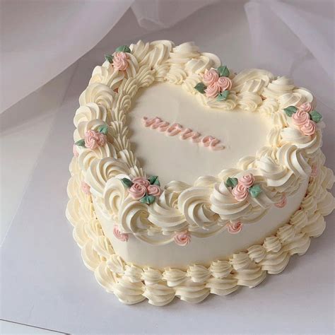 Aprils Baker On Instagram Happy Saturday Everybody Simple Birthday Cake Pretty