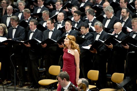 Po wypadku na lekcji wychowania fizycznego, w trakcie którego doznała złamań obydwu rąk. Magdalena Kožená | Warner Classics