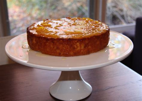 Preheat oven to 350 degrees f, and line a. Flourless orange and almond cake | Orange and almond cake ...