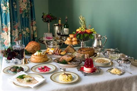 There are no holidays without delicious meals typical of this or that country. Upperclass Victorian Era Cooking Dinner Courses, Meals, Foods