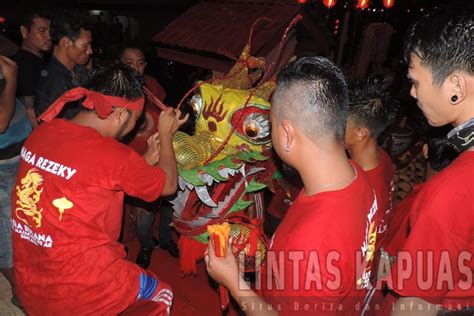 Perayaan Imlek Sintang Di Awali Ritual Naga Buka Mata Lintas Kapuas