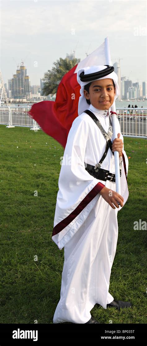 Traditional qatari dress hi-res stock photography and images - Alamy
