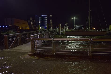 Sturmflut In Bremen Bei Nacht 01 Foto And Bild Fotos City World