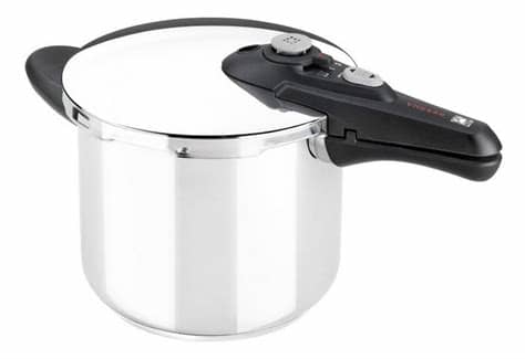 En la misma olla express con un chorrito de aceite de oliva, sellamos a fuego fuerte el pollo por los cuatro. Comparativa de ollas express
