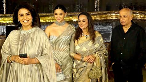 Neetu Kapoor With Alia Bhatt At Mukesh Ambanis Event Youtube