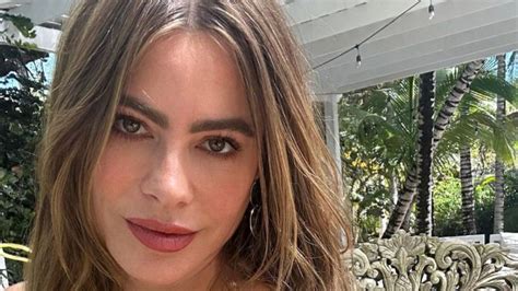 Sitting Pretty Sofia Vergara Shows Off Her Toned Legs And Figure In Latest Snapshot