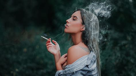 Wallpaper Women Smoking Face Cigarettes 2000x1125 Wallpapermaniac 1206583 Hd