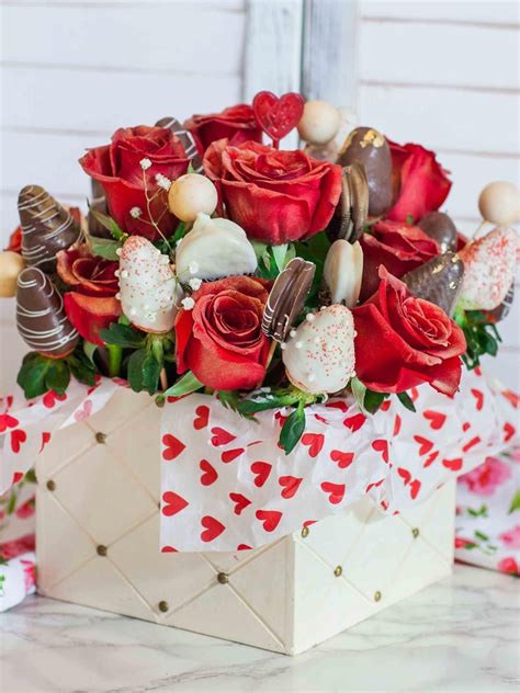 How Stunning Is This Beautiful Arrangement Of Roses Strawberries And