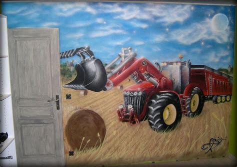 Tracteur de ferme avec une remorque. Tracteur