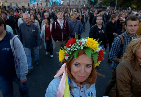 Russian Peace March Draws Tens Of Thousands In Support Of Ukraine The Washington Post