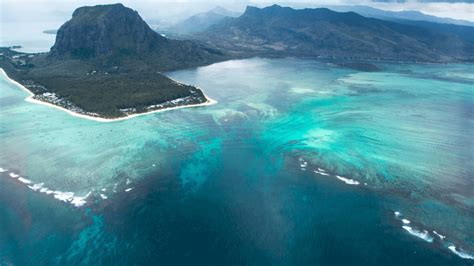 The Underwater Waterfall Phenomenon At Mauritius Island Discvrblog