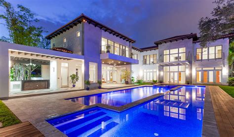 Modern Flat Roof Home Design With Huge Pool Pool House Designs Pool
