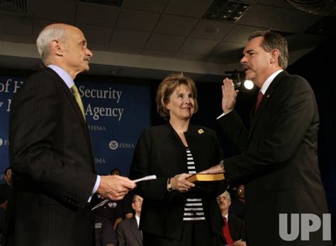 Photo Chertoff Hosts A Swearing In Ceremony For New Fema Director