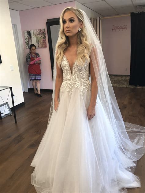 Hayley Paige Custom Veil Used Wedding Dress Save 47 Stillwhite