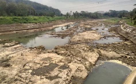 Kemarau Panjang Debit Sungai Citanduy Di Kota Banjar Menyusut