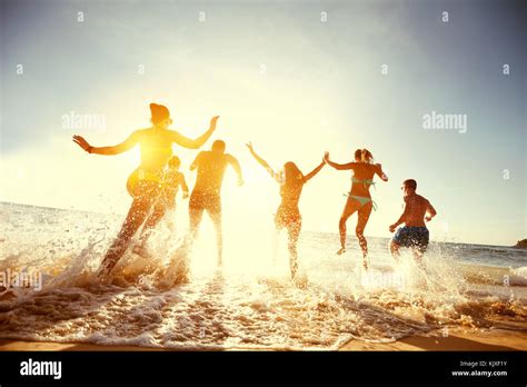 Big Group Friends Sunset Sea Beach Run Stock Photo Alamy