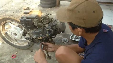 Penyebab Motor Scoopy Ngebulkeluar Asap Dari Kenalpot Youtube