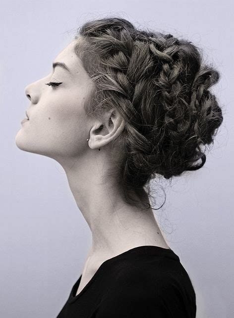 35 Chic And Messy Updo Hairstyles For Luxuriously Long Hair