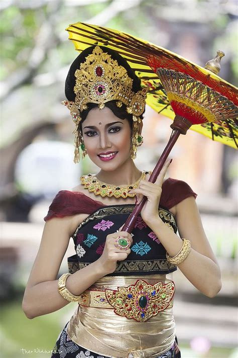 Beautiful Woman From Bali Asian Woman Asian Girl Folk Costume