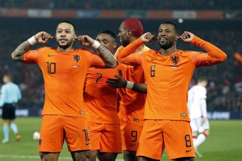 Mit zahlreichen destinationen in niederlande ist soccatours mit einer weiterempfehlungsrate von 94,6% der fussball trainingslager niederlande. Niederlande für Fußball-Klassiker gerüstet - Kroatien mit ...