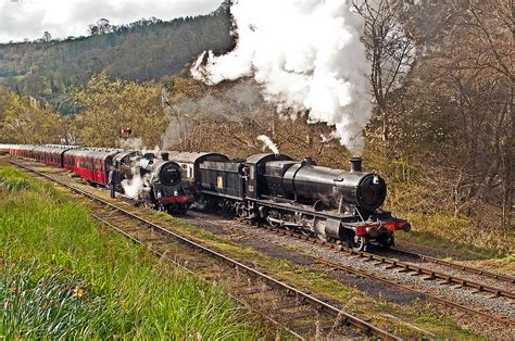 Passing Trains Great Western 2 8 0 3802 Leaves Llangollen Flickr