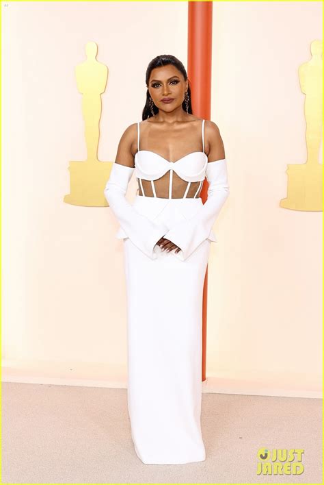 Mindy Kaling Embraces The Cut Out Trend For Oscars Photo