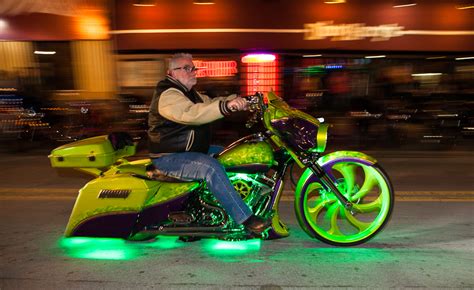 74 ნახვა ოქტომბერი 17, 2014. 031214-2014-daytona-bike-week-XO7Y0221 - Motorcycle.com