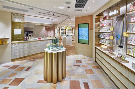 Award Winning Store Concept For Beauty In Tokyo Ixtenso Retail Trends