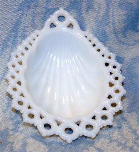 Vintage Antique Westmoreland Footed Opalescent Shell Milk Glass Dish W
