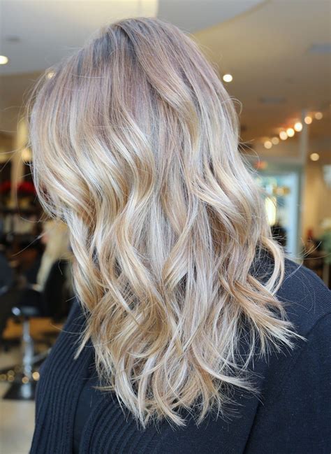 Love The Way These Highlights Blend Together Lovely Winter Blonde