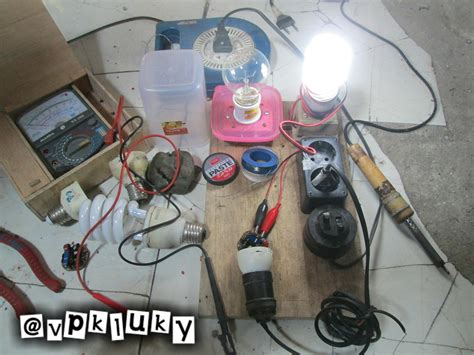 With emergency lamp sequence 555 uses a 12vdc voltage source that can be provided from your 12v battery. Tak ada yang sempurna: Skema Membuat Rangkaian Anti ...