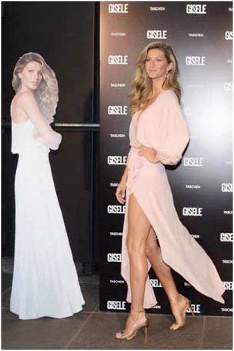 Gisele Bündchen Celebra O Lançamento Do Seu Livro De 20 Anos De Carreira