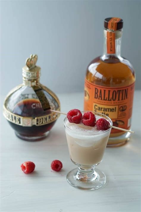 These 11 bourbon cocktails are simple to make but deceptively delicious. Christmas Bourbon Cocktails with Ballotin | Men's Best Guide