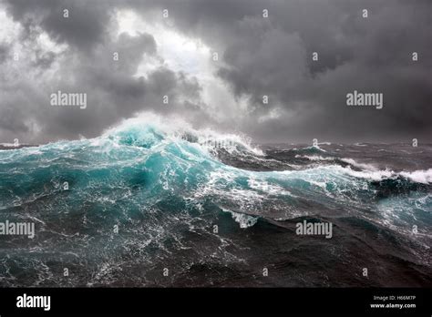 Meerwelle Bei Sturm Im Nördlichen Teil Des Atlantischen Ozeans