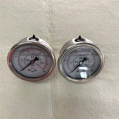 63mm Crimped Bezel Ring Oil Filled Back Connection Pressure Gauge