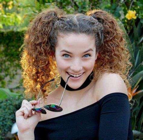 Sofie Dossi Is Flexible To The Point Of Being Overhuman Celebrities