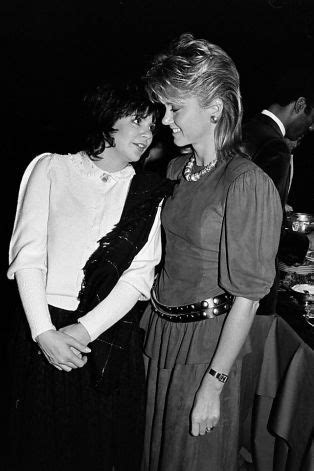 Mereka bahkan dikabarkan kencan kala olivia naylor melahirkan bayi. Linda Ronstadt - now-voiceless singer has been loved ...