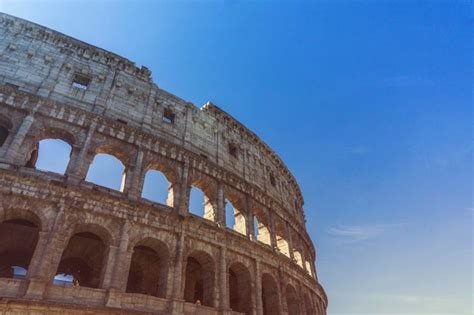 Veduta Del Colosseo A Roma Italia Il Colosseo è Una Delle Attrazioni
